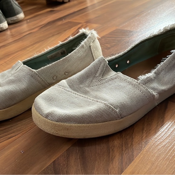 Toms women’s size 8 flats - Picture 3 of 3